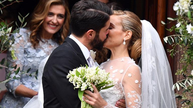 Γάμος Γουλανδρή-Λαιμού: Οι πρώτες φωτογραφίες από το ταξίδι του μέλιτος -Κάμπινγκ στη Σαχάρα  | 0 bovary.gr