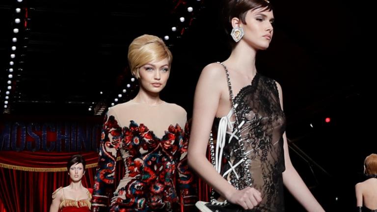 Μιλάνο: Οταν το τακούνι μπλέχτηκε στο φόρεμα της Τζίτζι Χαντίντ και... χαροπάλεψε στην πασαρέλα του Μoschino [εικόνες] | 0 bovary.gr