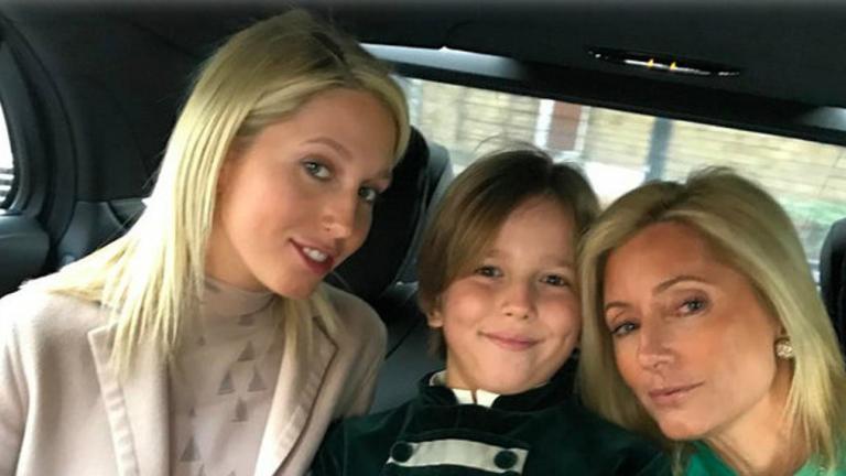 O γιος του Παύλου και της Μαρί Σαντάλ έγινε παράνυμφος στον γάμο Γουλανδρή - Λαιμού [εικόνες] | 0 bovary.gr