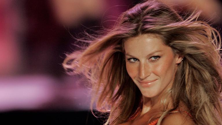 Η Ζιζέλ στην πασαρέλα, Φωτογραφία: ΑP images/Stephen Chernin