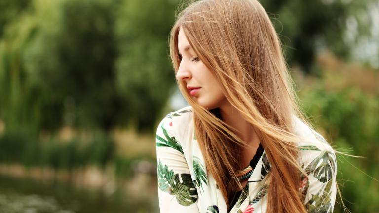 Πέφτουν σίγουρα τα μαλλιά σου; Φωτογραφία: Shutterstock/By Kseniia Perminova