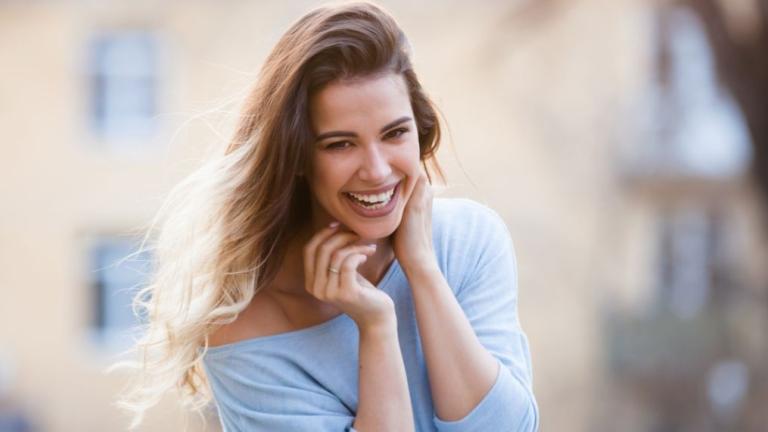 Χαμογελαστή Γυναίκα/Shutterstock