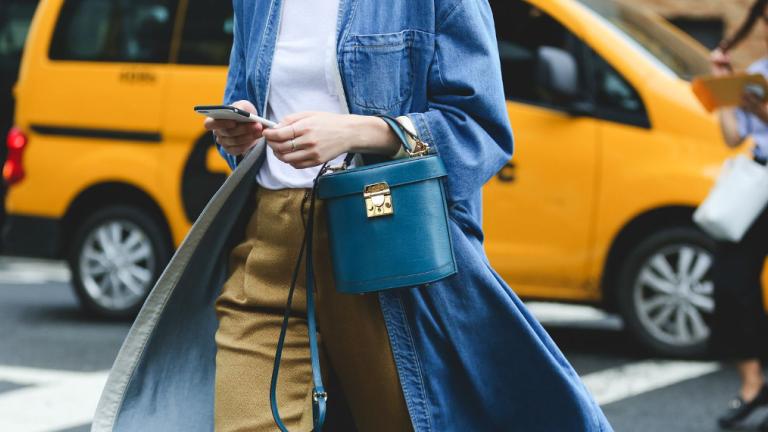 Ειδικός: Το ιδανικό βάρος για κάθε είδους τσάντα που κρατάς | 0 bovary.gr