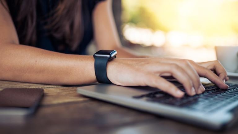 Savoir Vivre: Ολα όσα απαγορεύεται να ψάχνεις στον υπολογιστή της δουλειάς | 0 bovary.gr