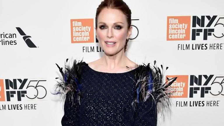 Σοφιστικέ και σικάτη με Chanel η  Julianne Moore | 0 bovary.gr