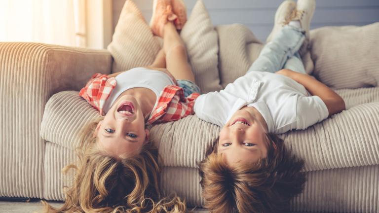 Παιδια στο σπίτι. Φωτογραφία: Shutterstock/VGstockstudio