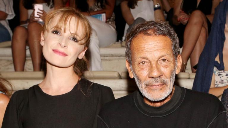 Σταύρος Ξαρχάκος: Η σύζυγός του και η 8 μηνών κόρη τους στις πρόβες του  | 0 bovary.gr