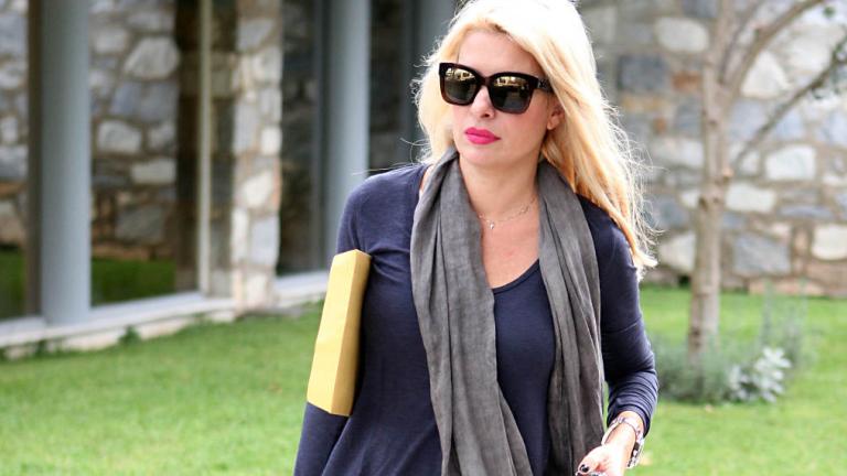 Η Ελένη Μενεγάκη ποστάρει για πρώτη φορά φωτογραφία με την κόρη της Λάουρα | 0 bovary.gr