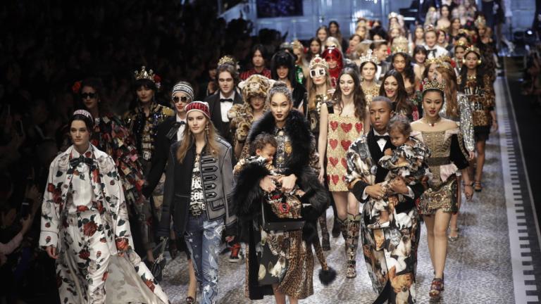 H εγγονή του τέως, γαλαζοαίματοι και κληρονόμοι στην πασαρέλα των Dolce Gabbana | 0 bovary.gr