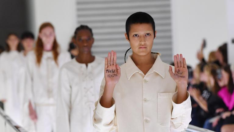 «Η ψυχική ασθένεια δεν είναι μόδα» -Μοντέλο του Gucci διαμαρτύρεται γι' αυτά τα ρούχα που φόρεσε στο σόου του οίκου | 0 bovary.gr