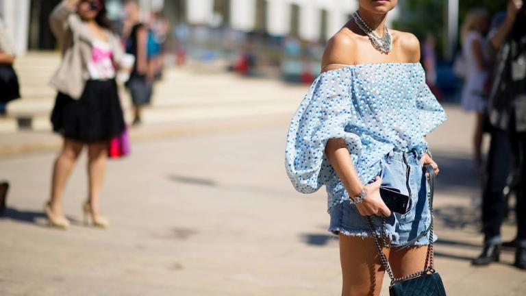Αν σου άρεσαν τα off the shoulder ρούχα αυτό το trend θα το λατρέψεις  | 0 bovary.gr