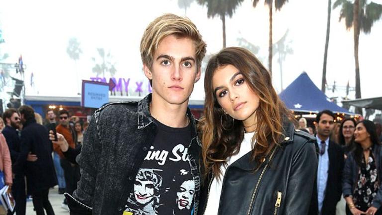 Η κόρη αλλά και ο γιος της Σίντι Κρόφορντ είναι έτοιμοι για πασαρέλα | 0 bovary.gr