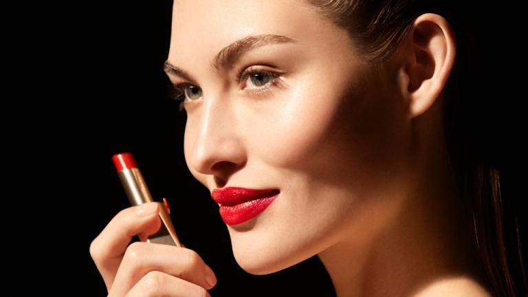 Yπάρχει λόγος για τον εθισμό στο κραγιόν Pure Color Desire Rouge Excess της Εstee Lauder | 0 bovary.gr