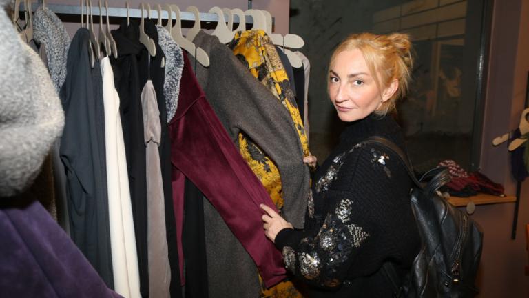 Η φωτογράφος Ρούλα Ρέβη, Φωτογραφία: NDP photo agency