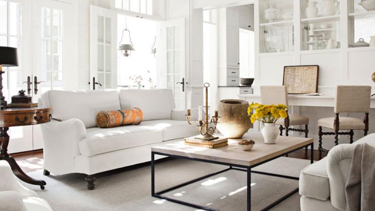 Bάλε χρώμα στο λευκό σαλόνι σου και άλλαξέ το εντελώς- 7 τρόποι  | 0 bovary.gr