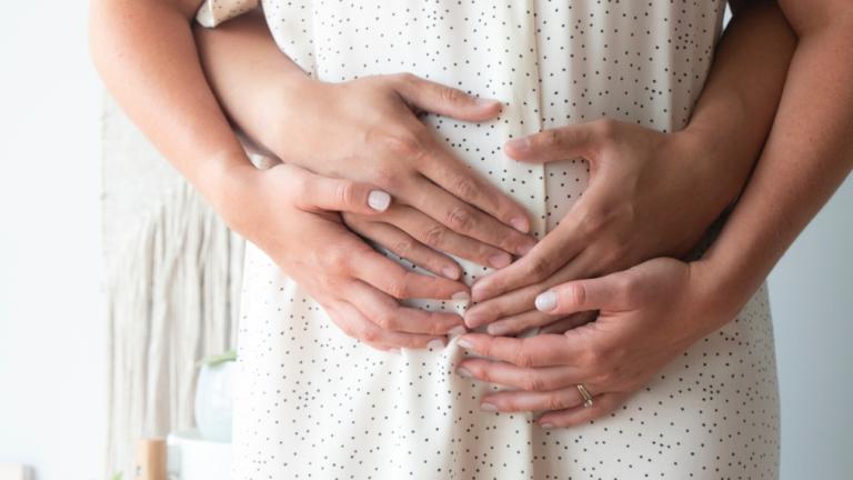 Εγκυμονούσα/Photo by John Looy on Unsplash