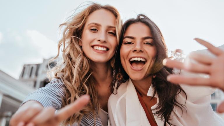 Κορίτσια στην πόλη/Shutterstock