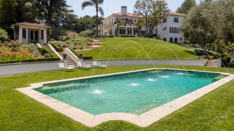 Η Αντζελίνα Τζολί επιστρέφει στο Χόλιγουντ με... στιλ -Το αρχοντικό που αγόρασε για 25 εκατ. δολάρια [βίντεο] | 0 bovary.gr