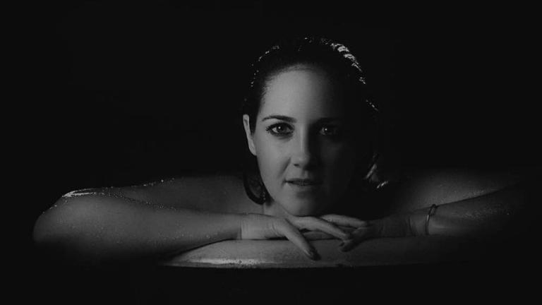 H Θεοδώρα Γλύξμπουργκ ποζάρει γυμνή για τον καρκίνο του μαστού | 0 bovary.gr