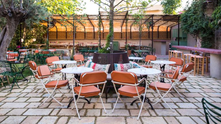 To Λοκάλι στου Ψυρρή θέλει να μας κάνει να νιώσουμε ότι είμαστε σπίτι μας  | 0 bovary.gr