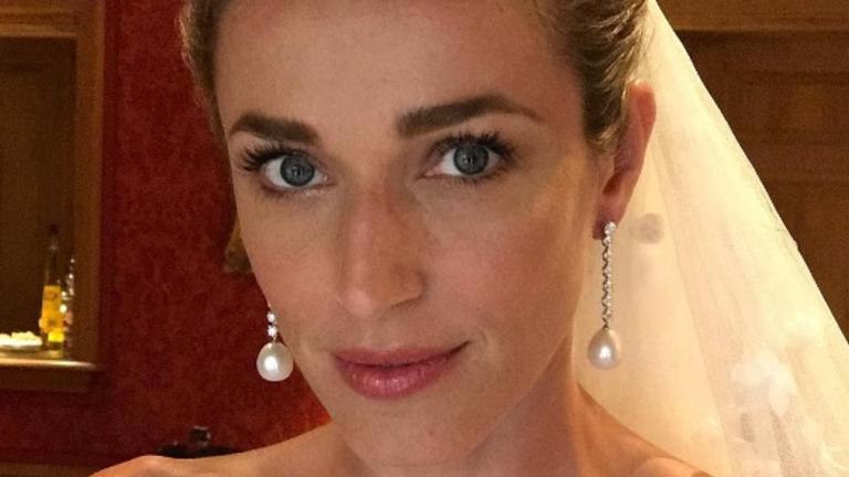 Γάμος Ρουβά-Ζυγούλη: Ποιος έπιασε την ανθοδέσμη της νύφης;  | 0 bovary.gr