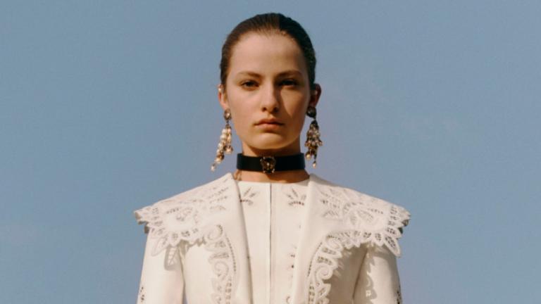 O οίκος Alexander McQueen φέρνει την άνοιξη μέσα από την συλλογή Pre S/S 2019 | 0 bovary.gr