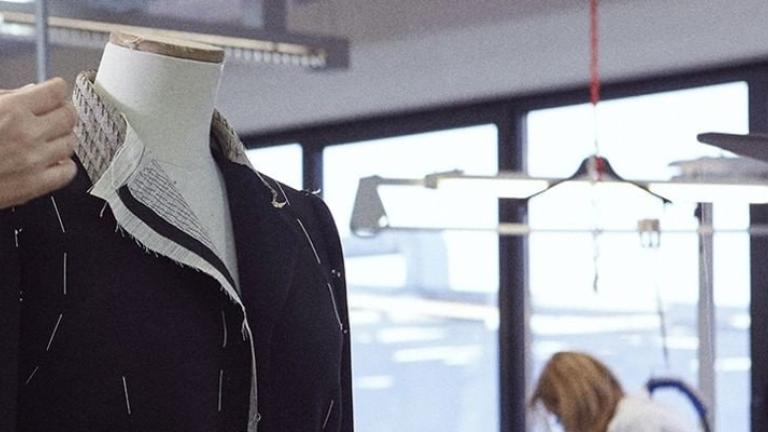 Εν αρχή ην η Κομψότητα -Ο οίκος Dolce & Gabbana μάς δείχνει βήμα-βήμα την δημιουργία ενός Dolce blazer | 0 bovary.gr