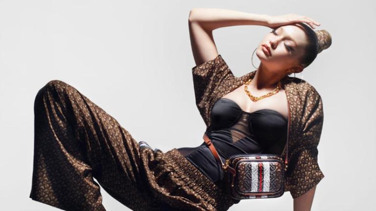 H Gigi Hadid το πρόσωπο της νέας συλλογής Monogram του οίκου Burberry | 0 bovary.gr