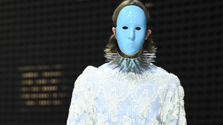 Καθηλωτικός Gucci και Αlessandro Michele: Mάσκες, επιγονατίδες, περιλαίμια με καρφιά στο runway | 0 bovary.gr