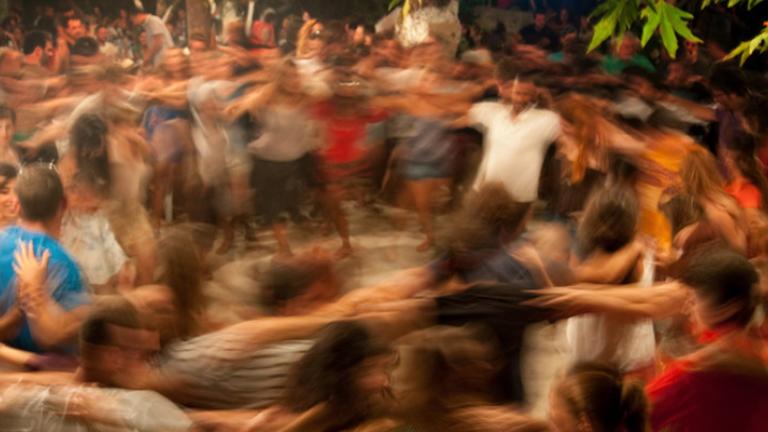 Από τους τζίτζικες στα πανηγύρια -Αλήθεια τι ήχους βγάζει η Ικαρία; | 0 bovary.gr