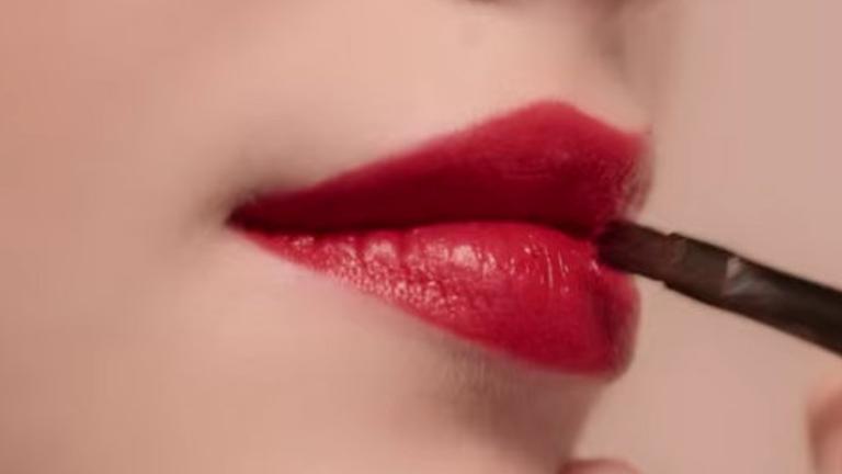 Πώς να φορέσεις σωστά το κόκκινο κραγιόν -Σύμφωνα με τη Vogue | 0 bovary.gr