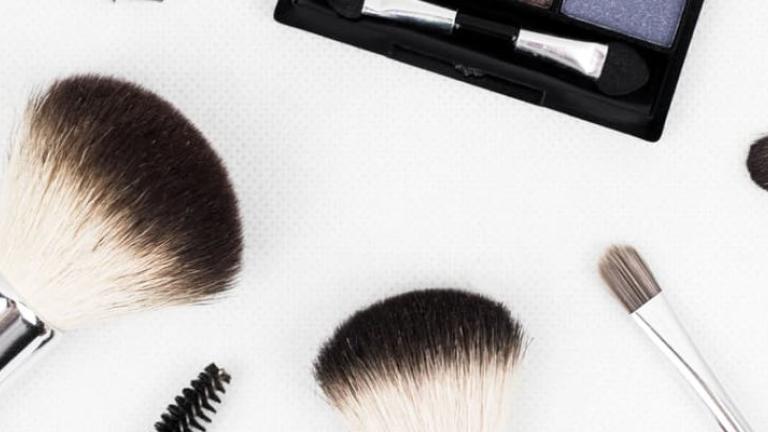 O καλύτερος τρόπος να καθαρίσεις τα πινέλα του μακιγιάζ  | 0 bovary.gr