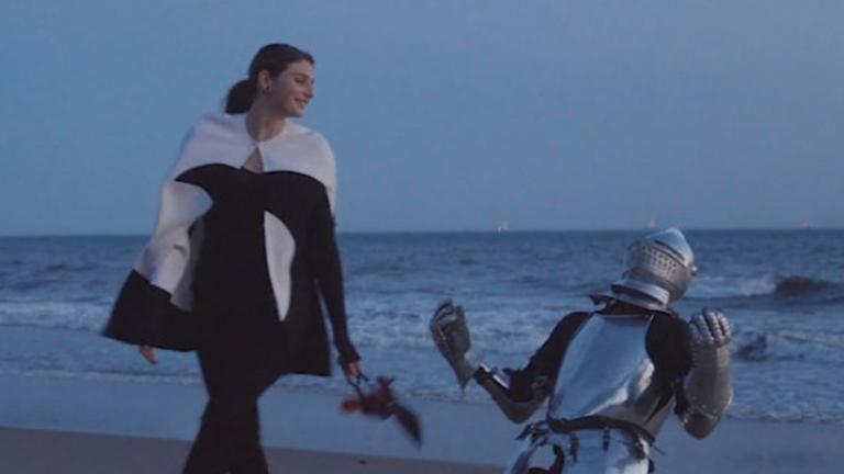 Valentino Lune: Ο οίκος Valentino μάς συστήνει τη νέα του συλλογή με μια αλλόκοτη ιστορία αγάπης | 0 bovary.gr