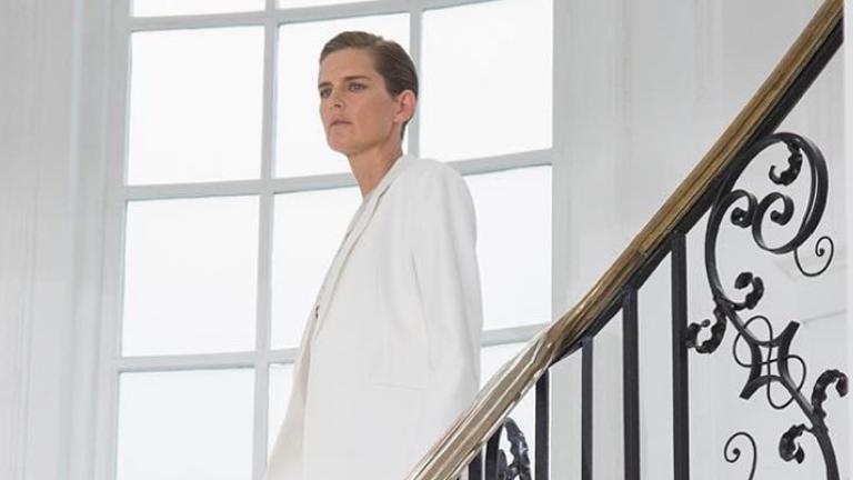 Η Victoria Beckham μας συστήνει τα βασικά trend της επόμενης άνοιξης μέσα από τη νέα της συλλογή | 0 bovary.gr