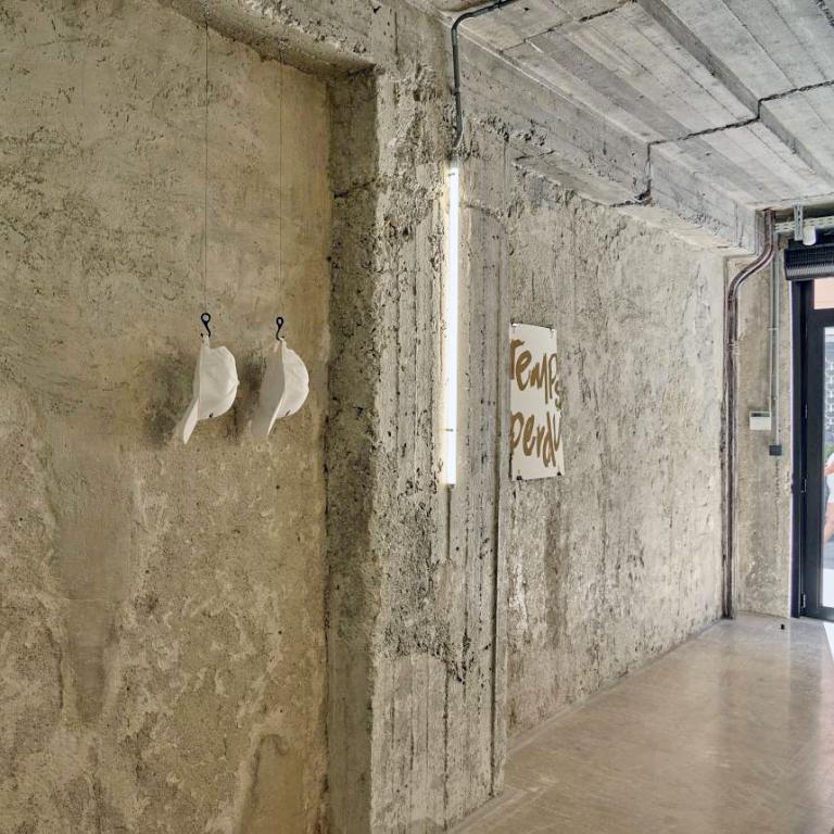 Ένα εργαστήρι φρέσκων κορυασάν με industrial αισθητική στον Πειραιά