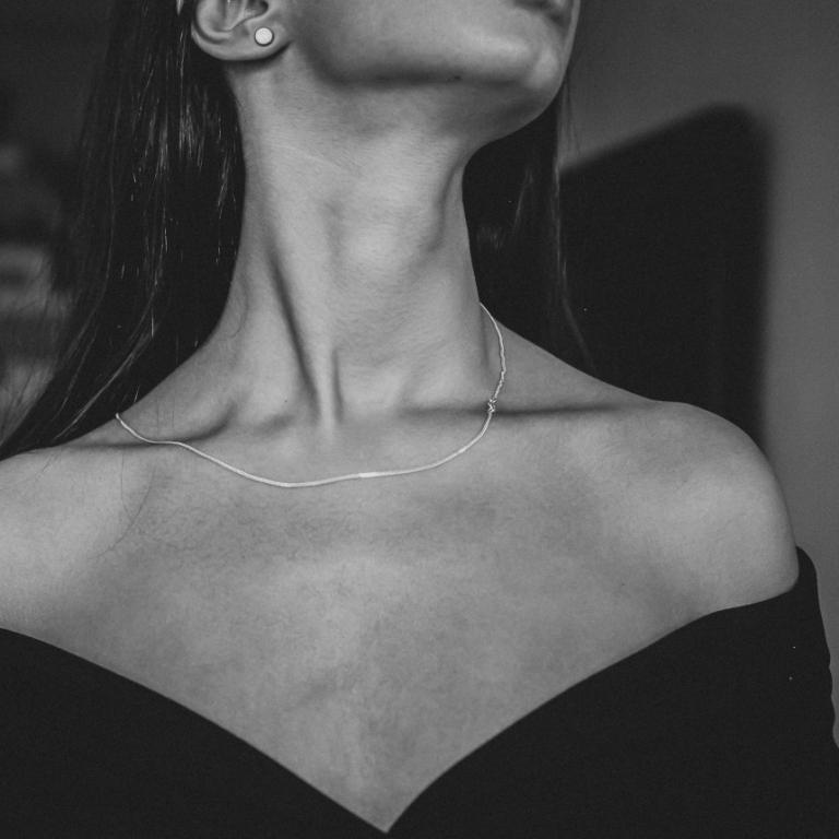 Πώς να απαλλαγείτε από το διπλοσάγονο και τη χαλάρωση του δέρματος στον λαιμό με φυσικό τρόπο