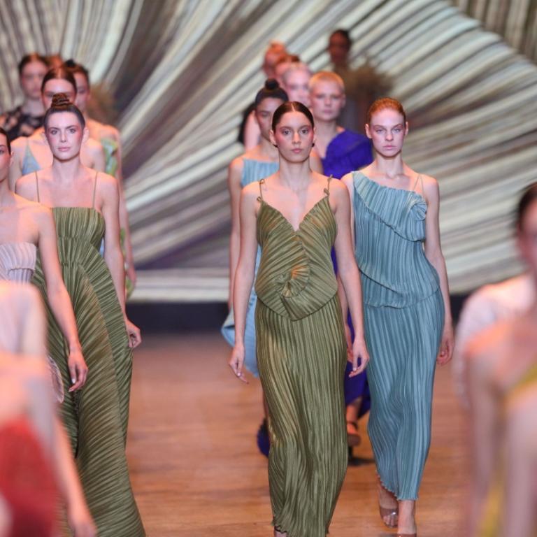 Το fashion show της Daphne Velente