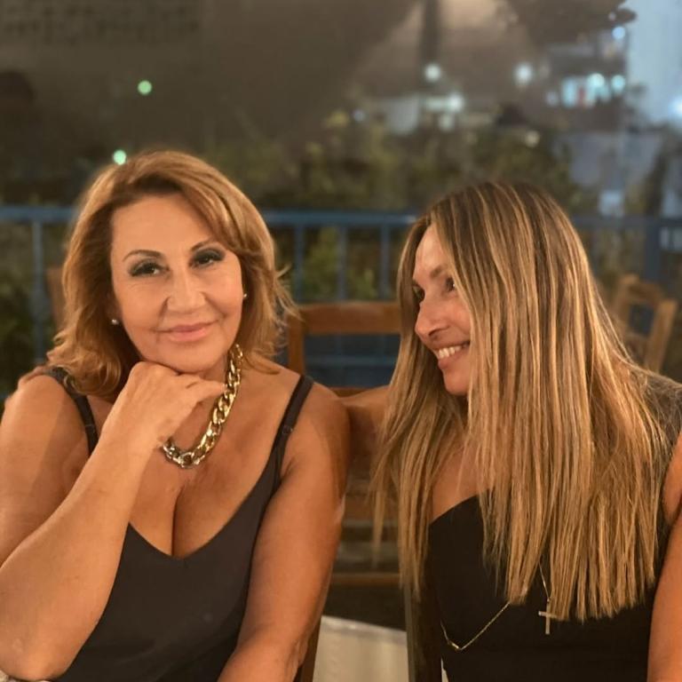 Η Ελένη Πετρουλάκη με τη μητέρα 
