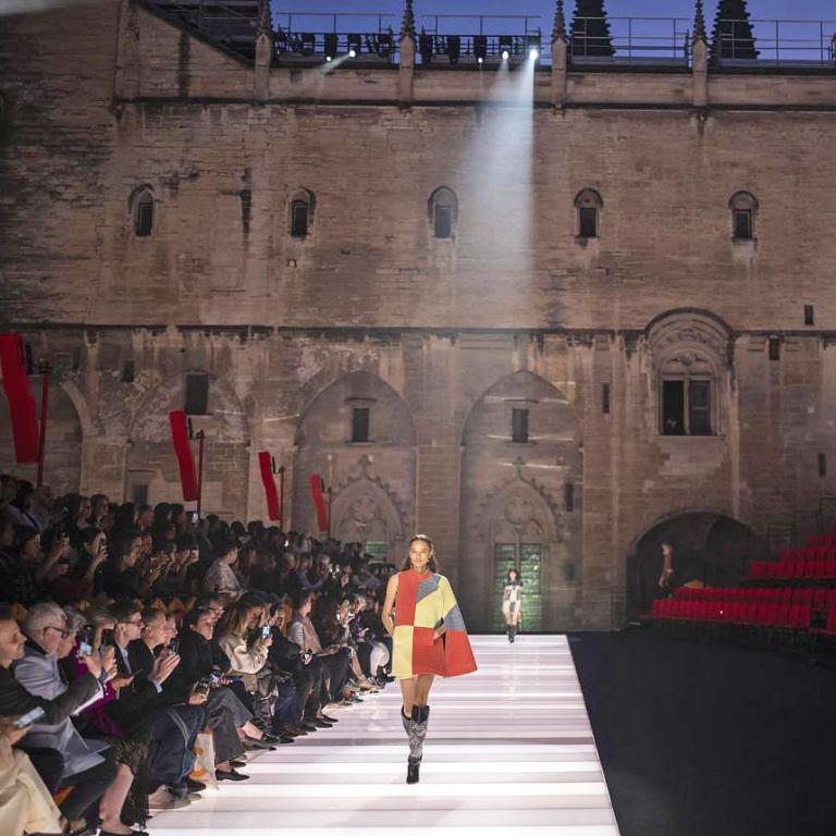 Η Louis Vuitton στην Αβινιόν -Ένα ταξίδι υψηλής ραπτικής ανάμεσα στην ιστορία και το όνειρο