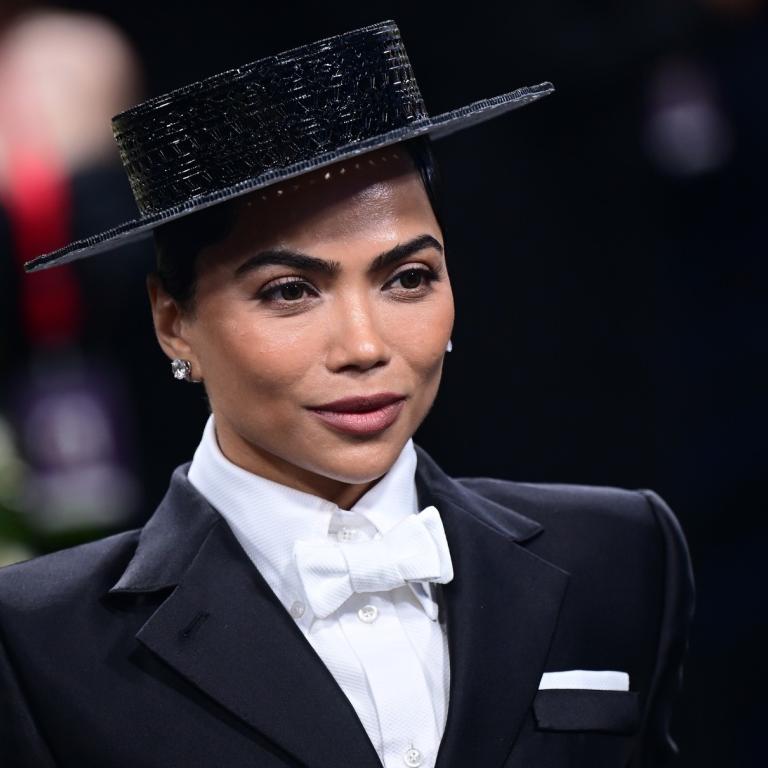 Η Mona Patel στο Met Gala με ρομποτικό σκύλο -Γνωρίστε τον Vector