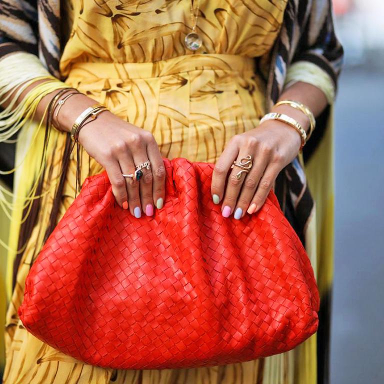 https://www.vogue.es/articulos/tendencias-verano-mujer-2025-sombrero-pillbox-rafia