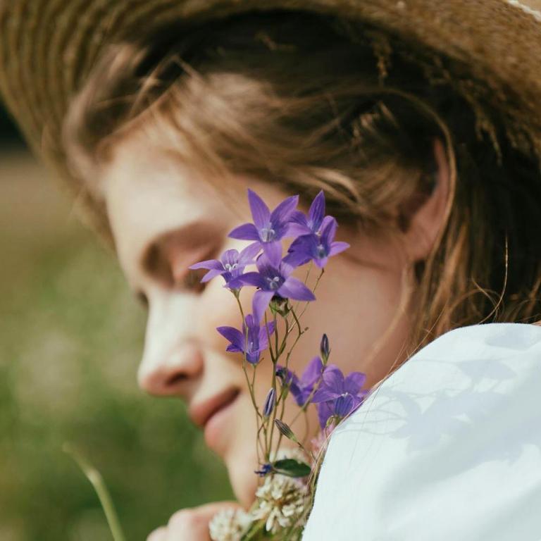 Pharmacy, perfume, woman, flowers
