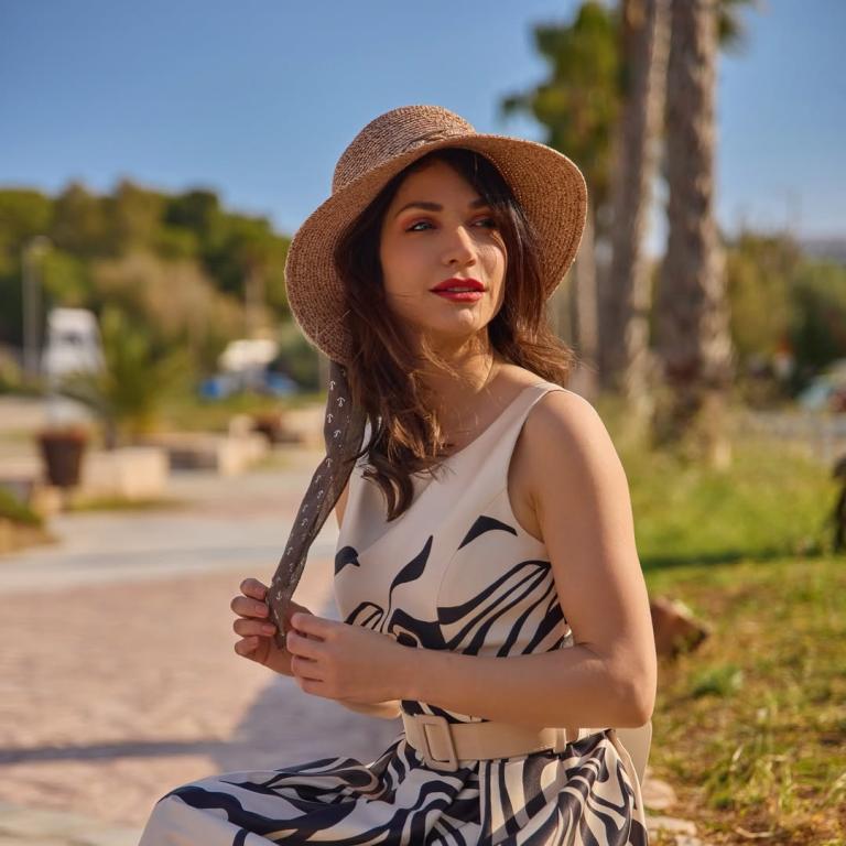 Η Κατερίνα Γερονικολού στην παραλία/ Φωτογραφία: Instagram