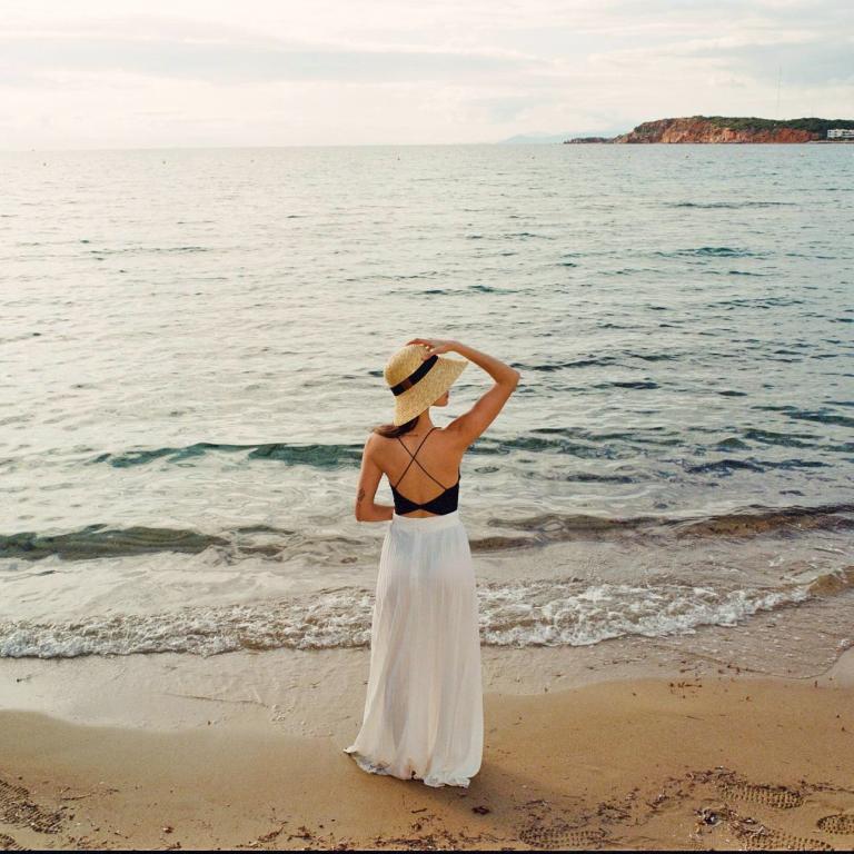 10 κορμάκια που χαρίζουν σε κάθε look στιλ και διακριτικό sexiness