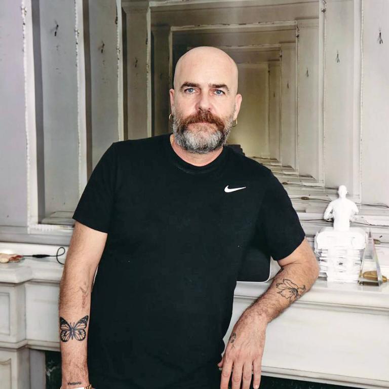 Ο Ανδρέας Αγγελιδάκης εκπροσωπεί την Ελλάδα στην επόμενη Μπιενάλε