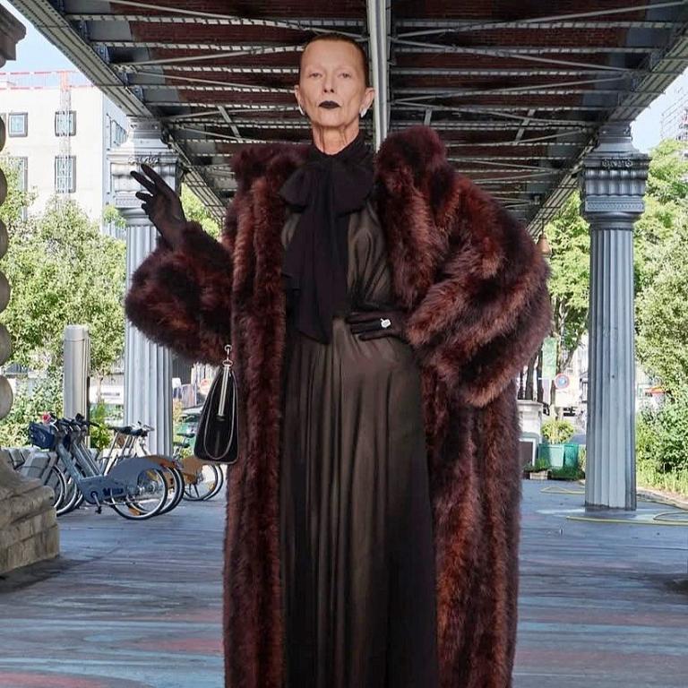 Sonja Junoso: Το μοντέλο με Πάρκινσον που συγκίνησε στο catwalk του Balenciaga