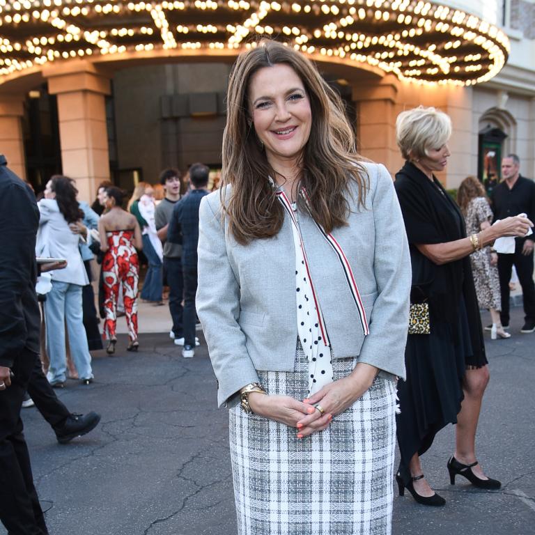 Η Ντρου Μπάριμορ δείχνει βίντεο από την ανακαίνιση του σπιτιού της