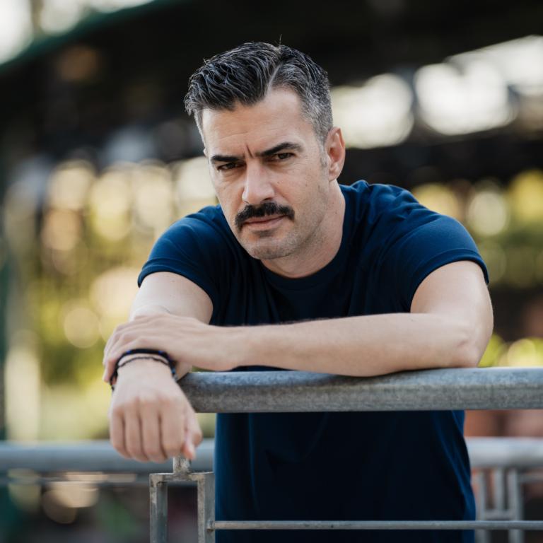 Γιάννης Τσιμιτσέλης: «Αν δεν είχα σταθερές σχέσεις, θα είχα διαλυθεί»