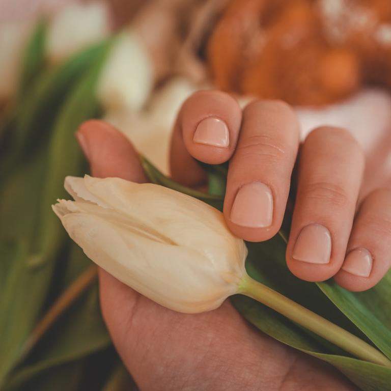Rose water nails/Φωτογραφία Shutterstock 