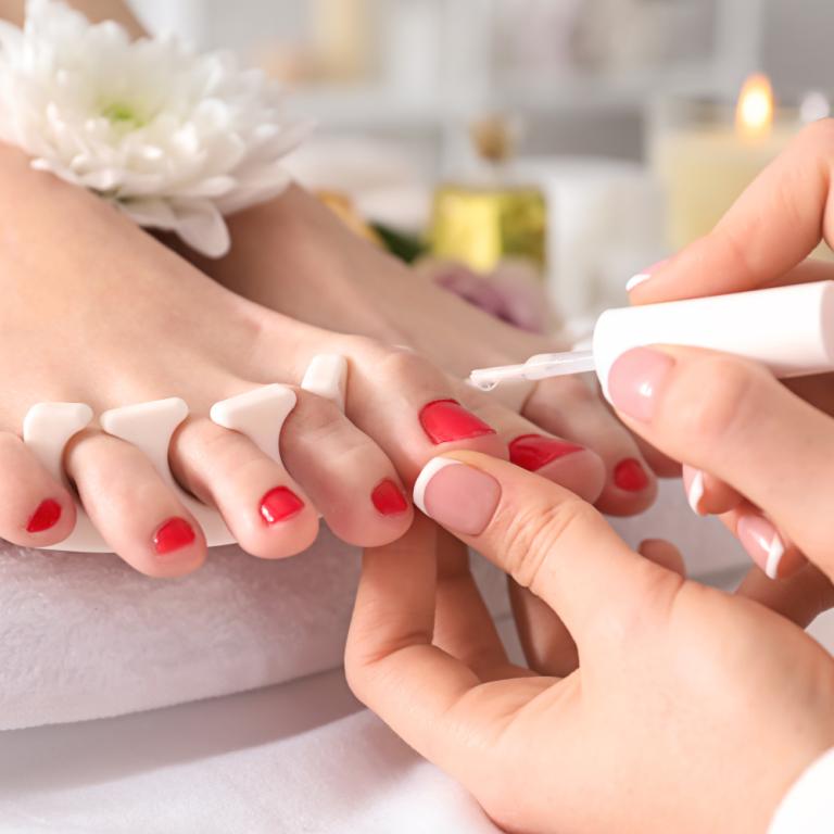 Να προτιμήσετε gel πεντικιούρ αντί για απλό βερνίκι; Συμβουλευτήκαμε τους ειδικούς